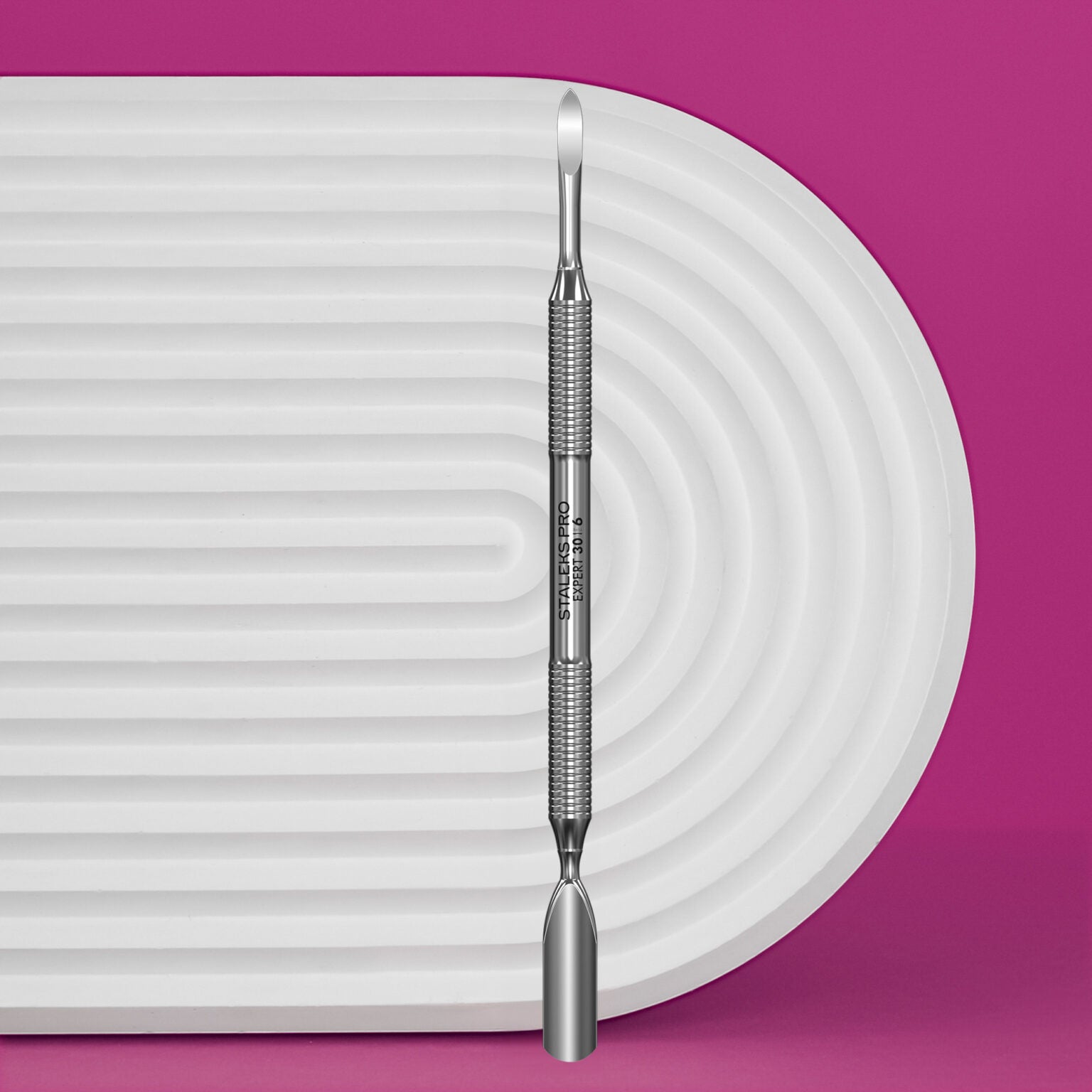 Staleks Expert-Pousse Cuticules 30 TYPE 6 (pousse-cuticules large et arrondi avec nettoyeur d'ongles)